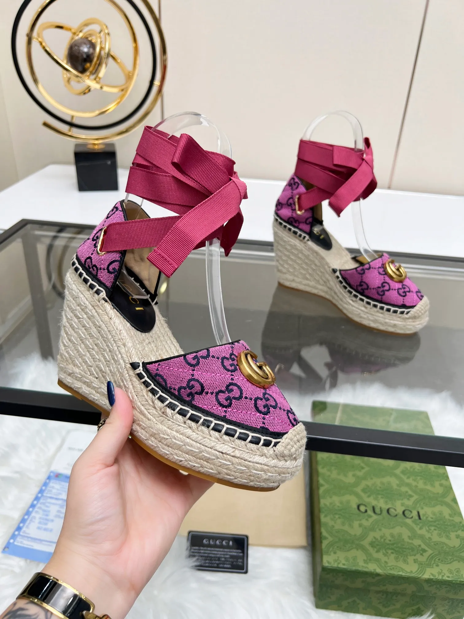 👟👟Ex-factory price 440👟👟 GUCCI wedge fisherman sandals, thick-soled straw, high-end quality, fabric: double G fabric, electric embroidery, lining: mixed sheepskin lining, yardage: 35 ~ 42, color: light blue. Dear new and old customers, the picture has been updated, please transfer the image to change. The upgraded version of the wedge heel currently has more than 40 colors. Transfer the image and sell it.